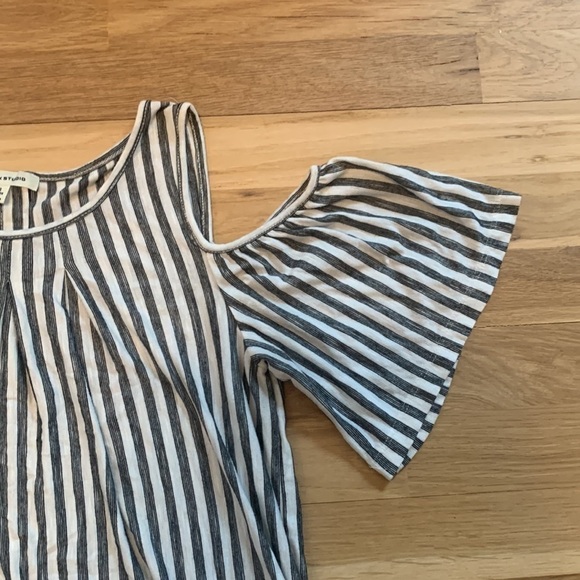 Max Studio Cold Shoulder Flowy Vertical Striped Blouse Black & White Women’s S - Picture 6 of 11